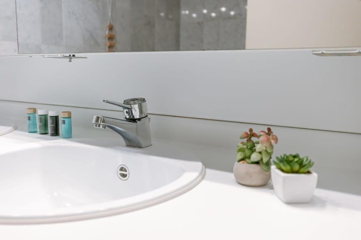 Huswell - Authentic Apartment With Terraces And Parking นอคเคอ-เฮสท์ ภายนอก รูปภาพ